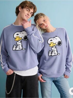 Aeropostale x Peanut Lavender Snoopy Crewneck Sweatshirt and Pant Set